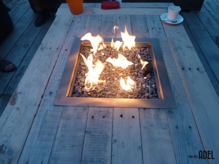 Lounge tafel met haard naar eigen idee? Prijs op aanvraag. van den